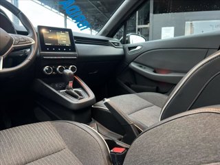 RENAULT Clio 1.6 E-Tech hybrid Intens 140cv auto my21